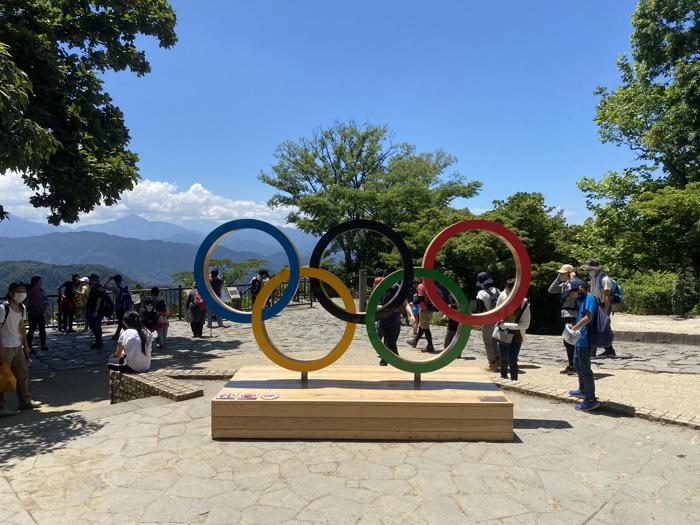 高尾山にあるオリンピックモニュメント