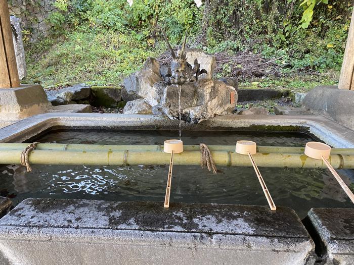 山梨県甲府市にある金櫻神社の手水社